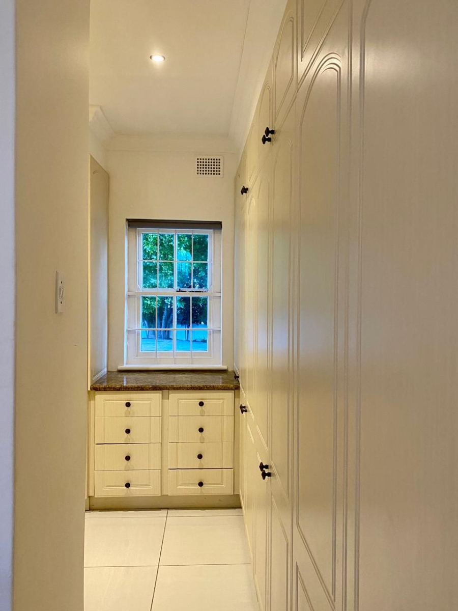 5 Bedroom Property for Sale in Constantia Western Cape